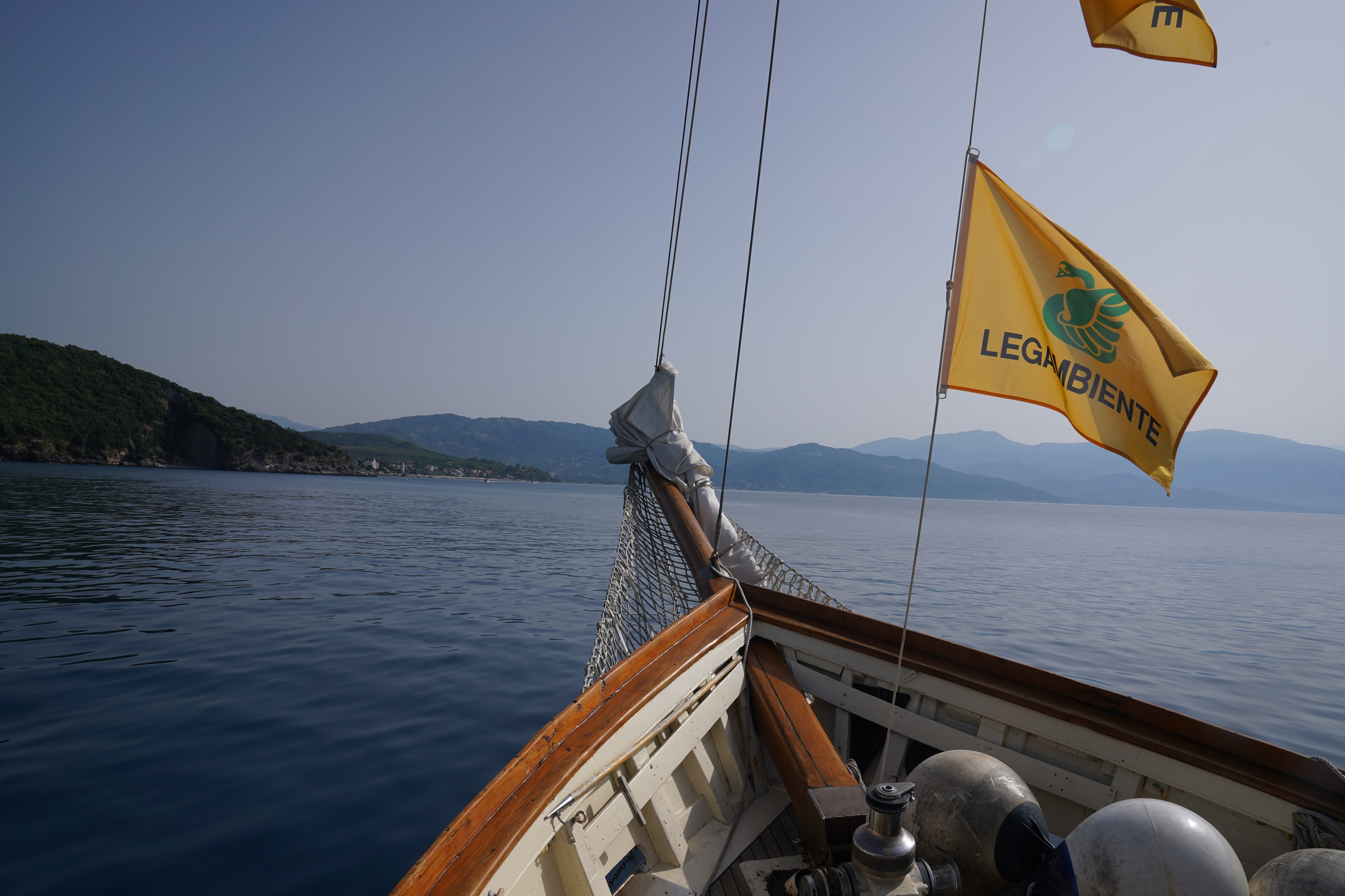 Plastica nei fiumi toscani: oltre il 70% dei rifiuti raccolti è composto da polimeri artificiali